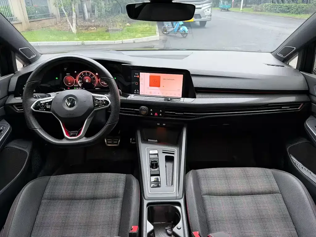 Volkswagen Golf GTI — фото 6