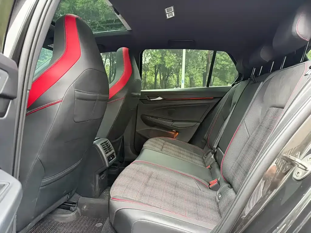 Volkswagen Golf GTI — фото 5