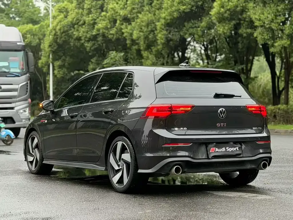 Volkswagen Golf GTI — фото 3