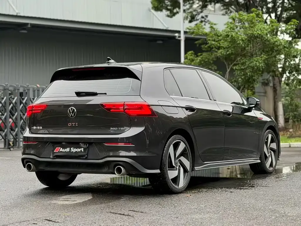 Volkswagen Golf GTI — фото 9