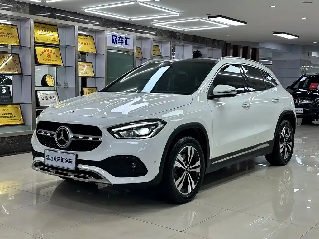 Mercedes-Benz GLA — фото 1