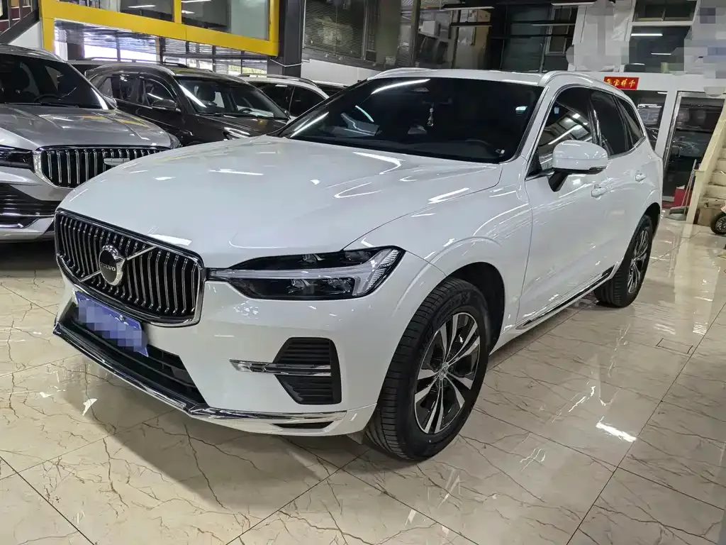 Volvo XC60 — фото 1
