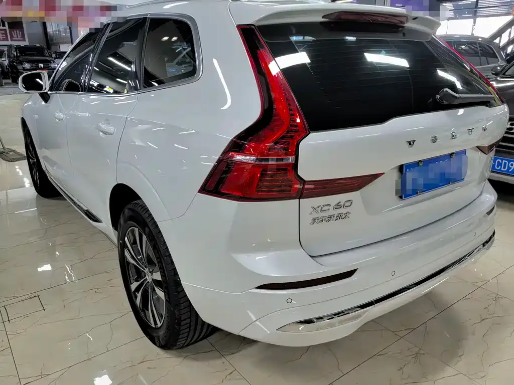 Volvo XC60 — фото 9