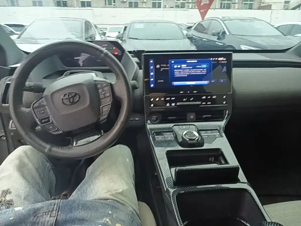 Toyota bZ4X 2023 из CN, фото 8