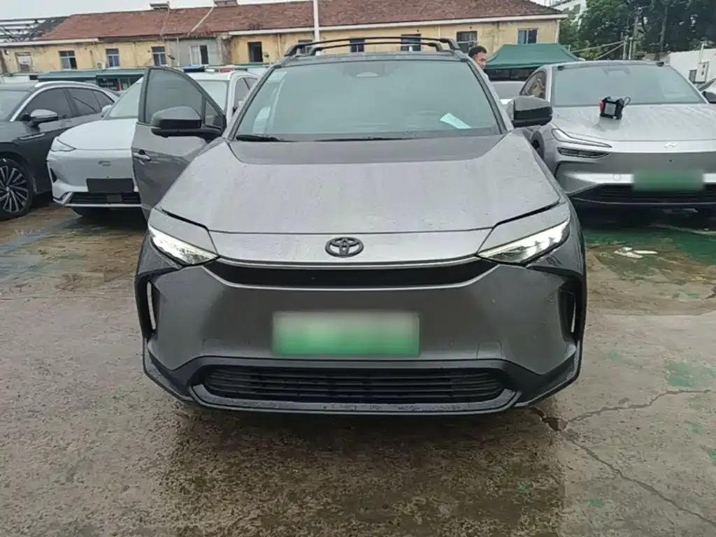 Toyota bZ4X 2023 из CN, фото 10