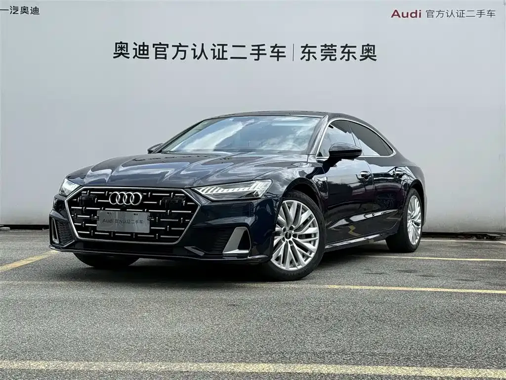 Audi A7L — фото 1
