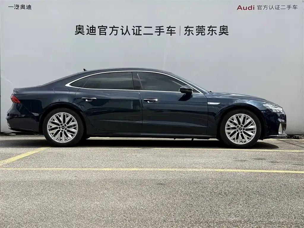 Audi A7L — фото 7