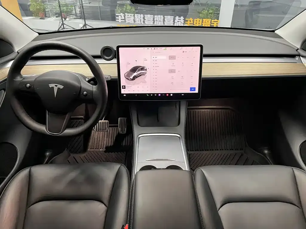 Tesla Model Y — фото 5