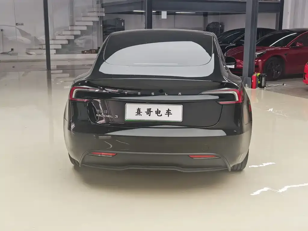 Tesla Model 3 — фото 4