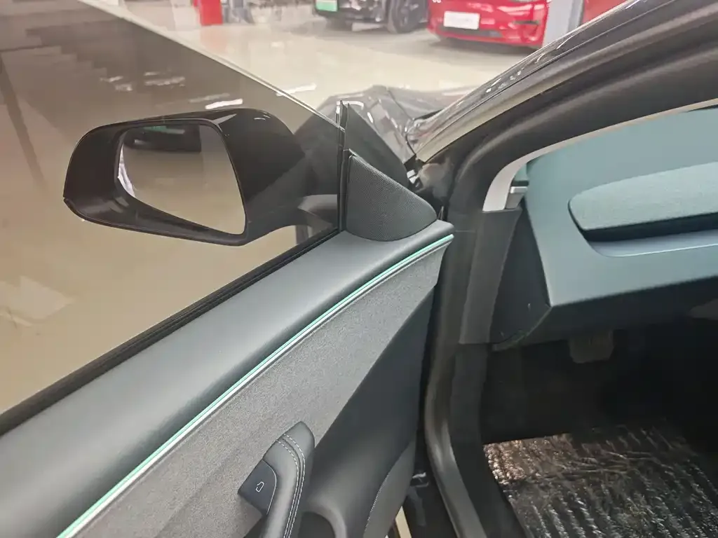 Tesla Model 3 — фото 10