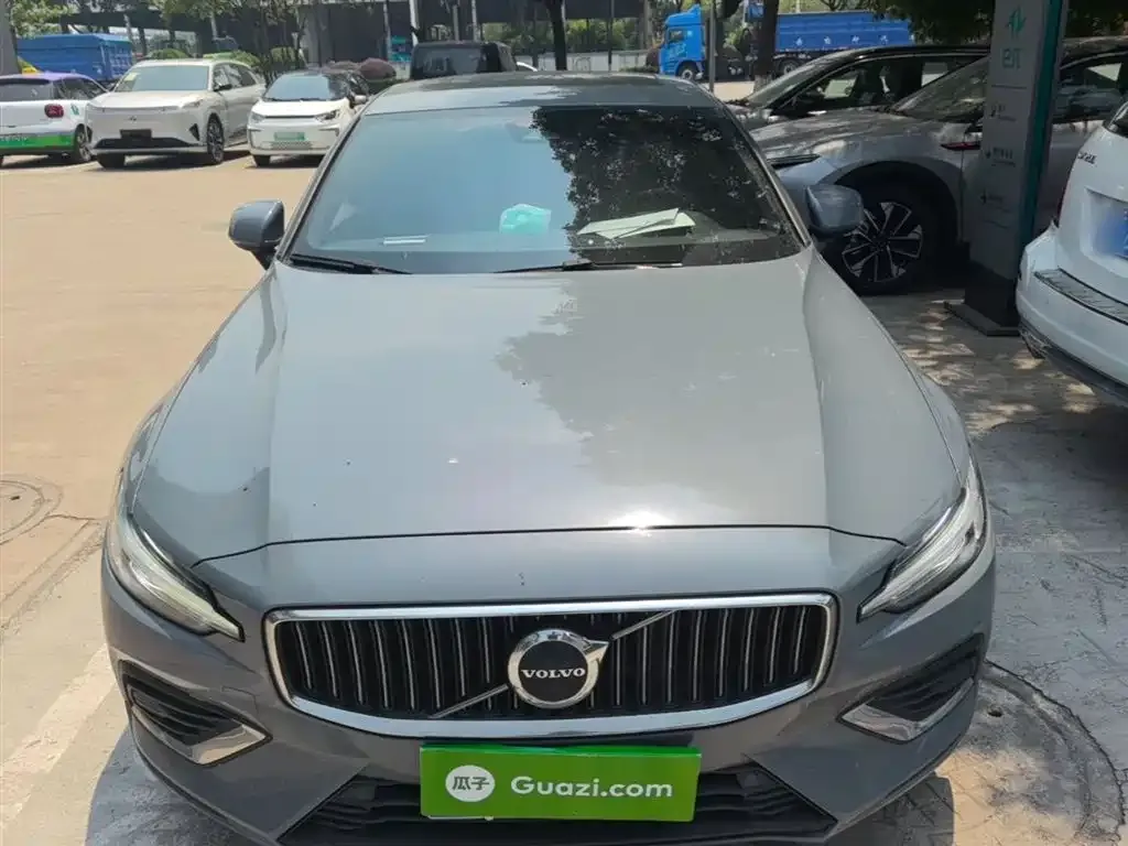 Volvo S60 2023 из CN, фото 5