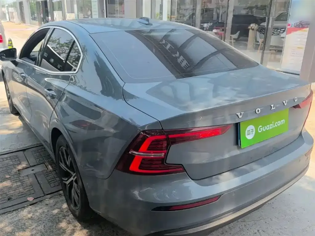 Volvo S60 2023 из CN, фото 3