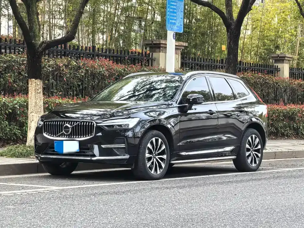 Volvo XC60 — фото 1