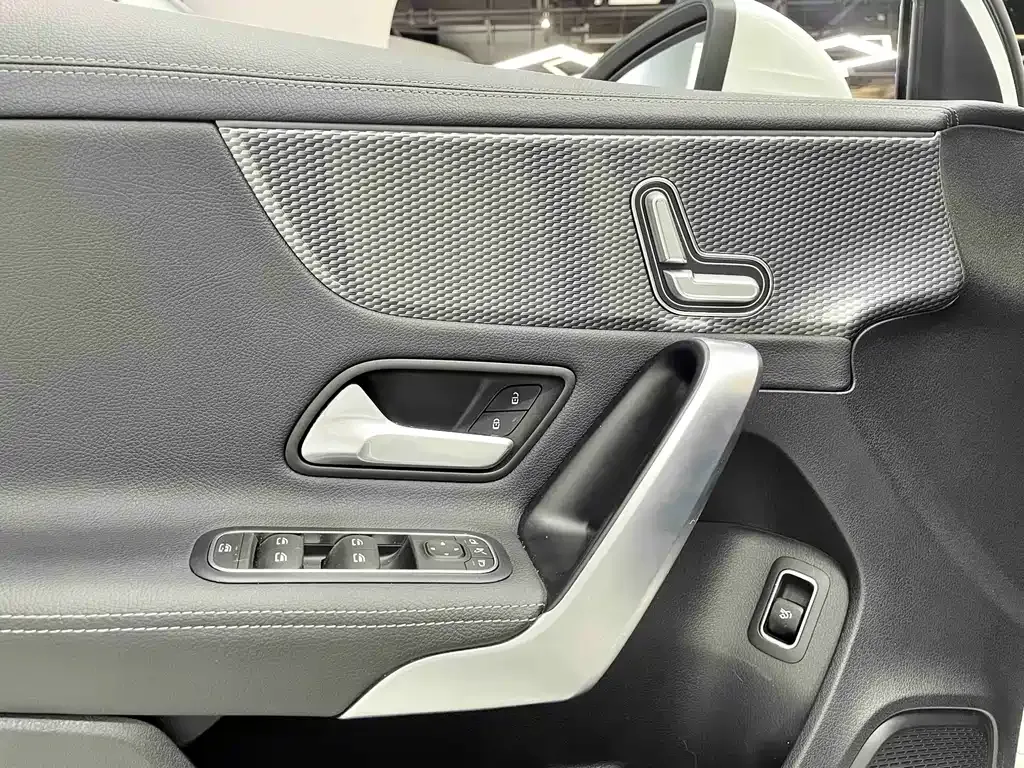 Mercedes-Benz A-Class — фото 10