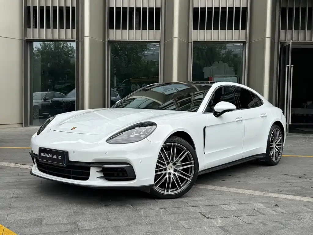 Porsche Panamera — фото 1