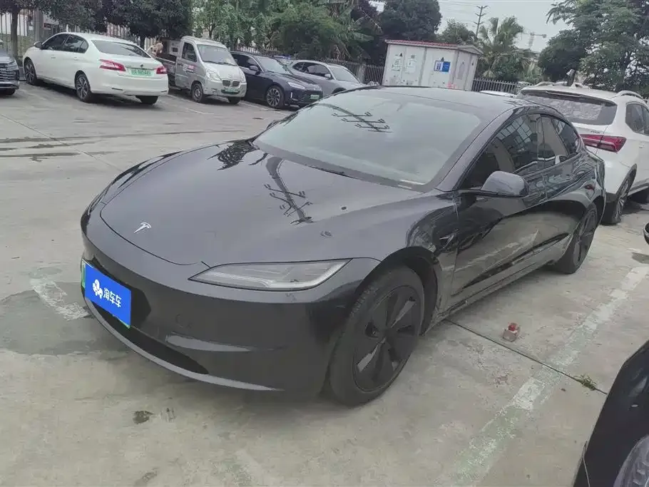 Tesla Model 3 — фото 1