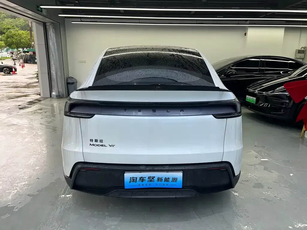 Tesla Model Y L 2025 из CN, фото 2