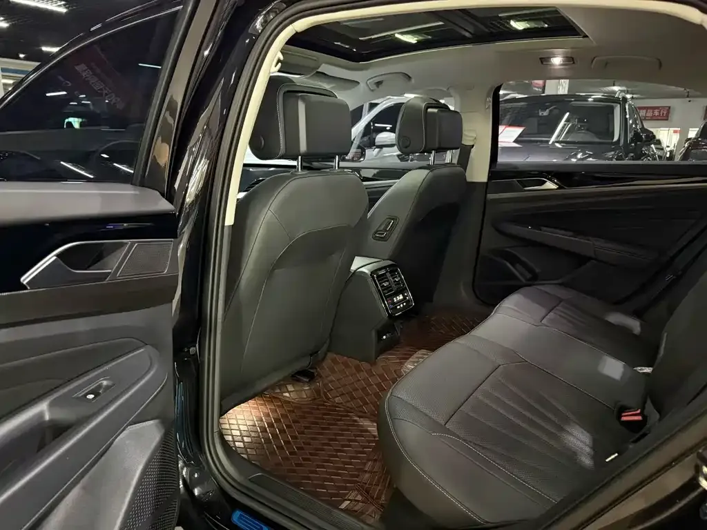 Volkswagen Passat — фото 8