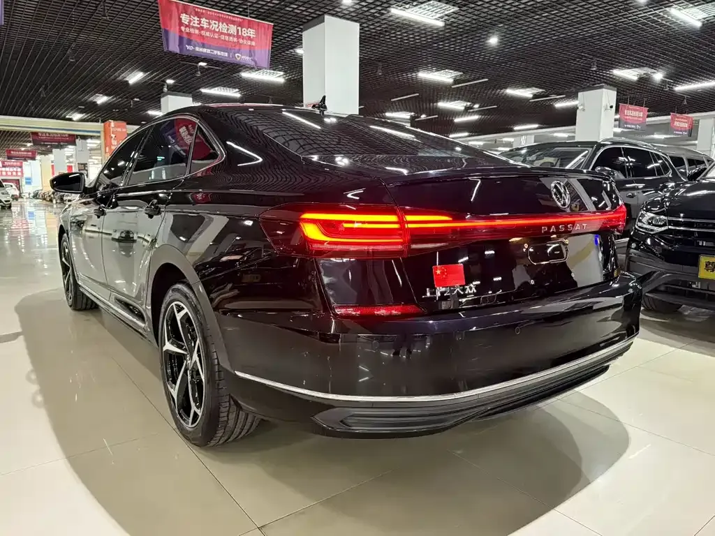 Volkswagen Passat — фото 10
