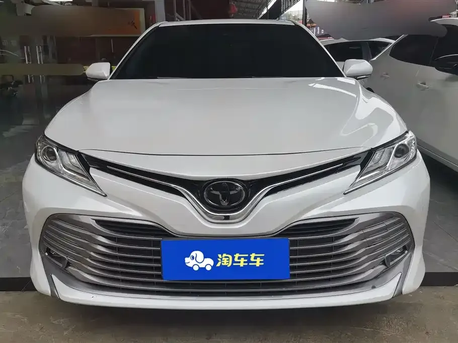 Toyota Camry — фото 9