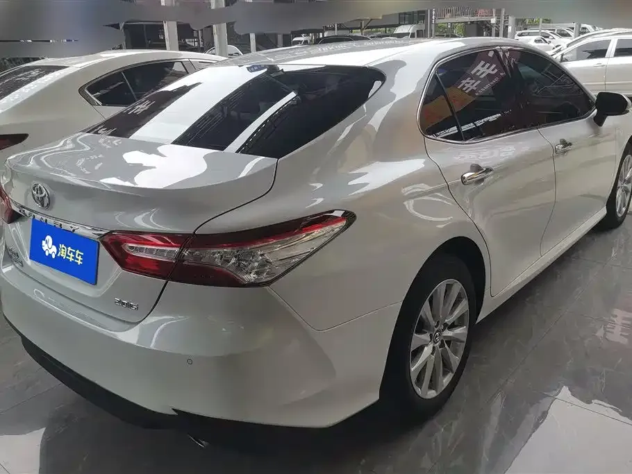 Toyota Camry — фото 8