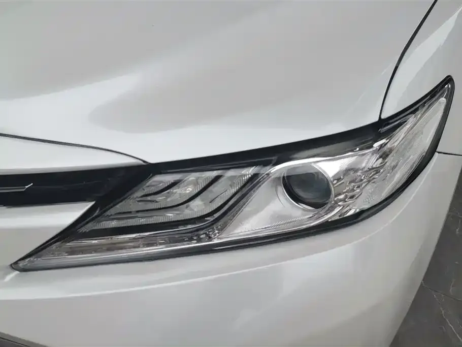 Toyota Camry — фото 3