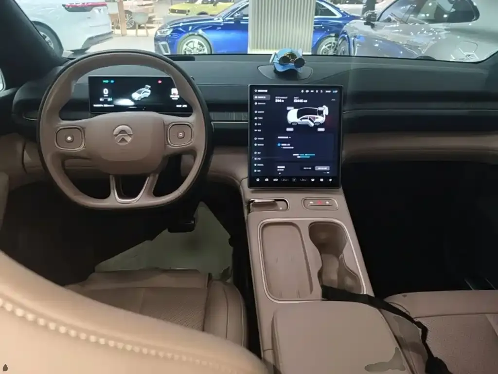 NIO EC6 — фото 10