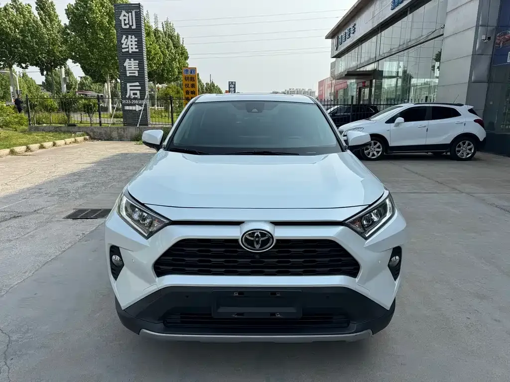 Toyota RAV4 — фото 10