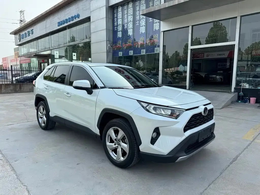 Toyota RAV4 — фото 7