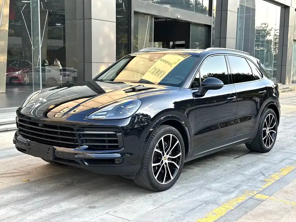 Porsche Cayenne — фото 1