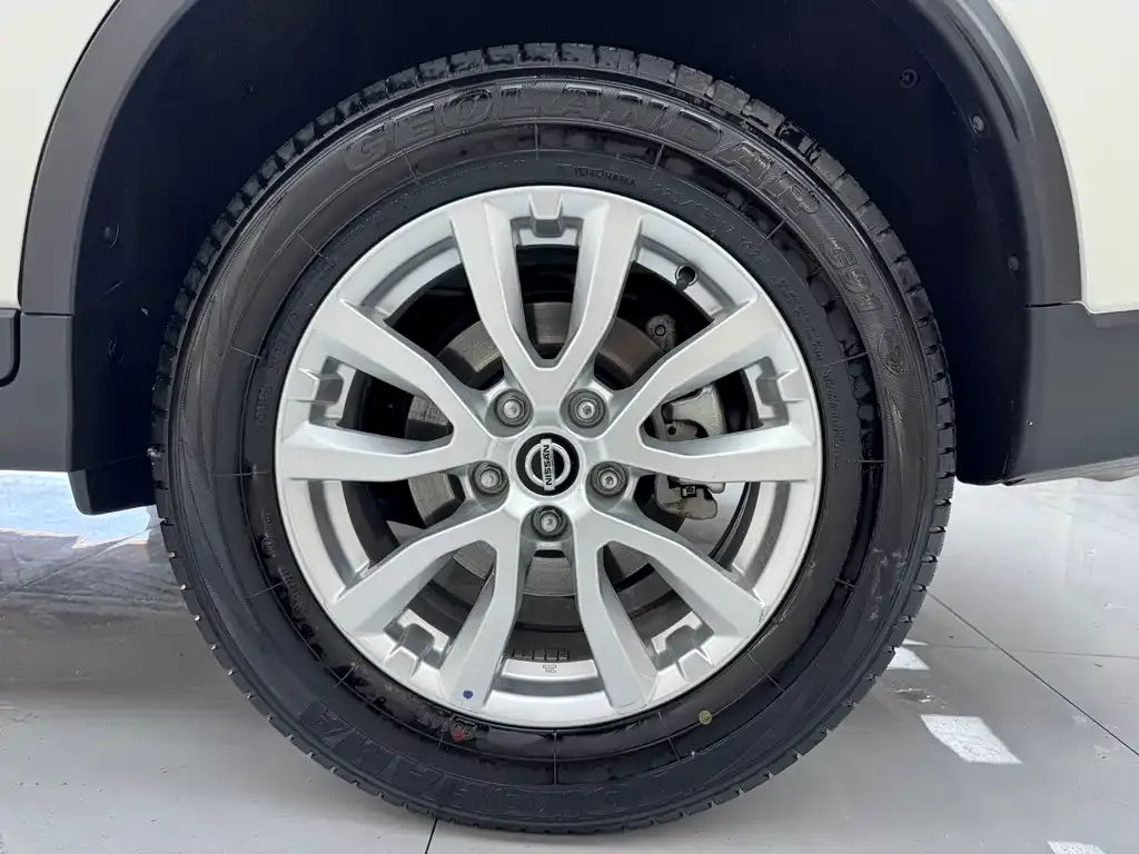 Nissan X-Trail — фото 10