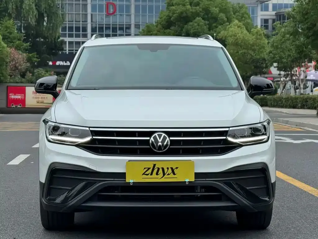 Volkswagen Tiguan L — фото 3