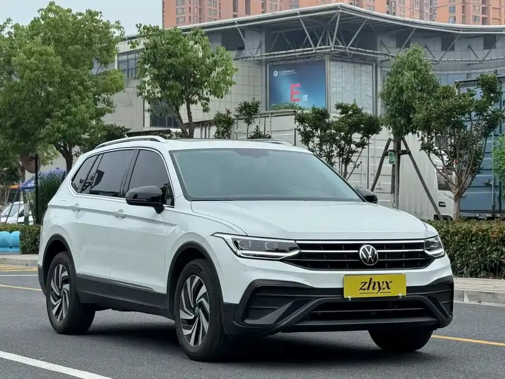 Volkswagen Tiguan L — фото 5