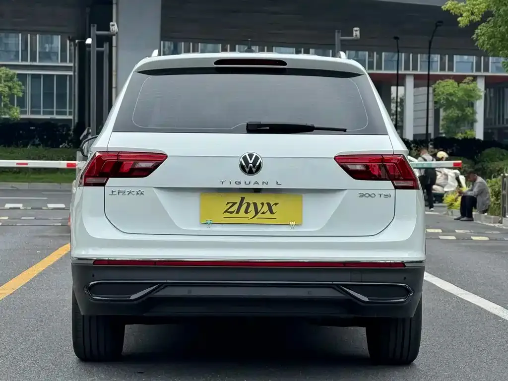 Volkswagen Tiguan L — фото 2