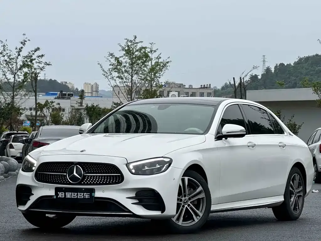 Mercedes-Benz E-Class — фото 1