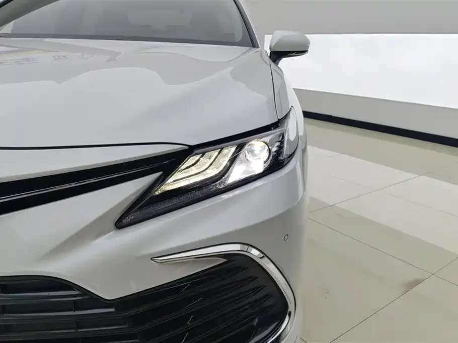 Toyota Camry — фото 4