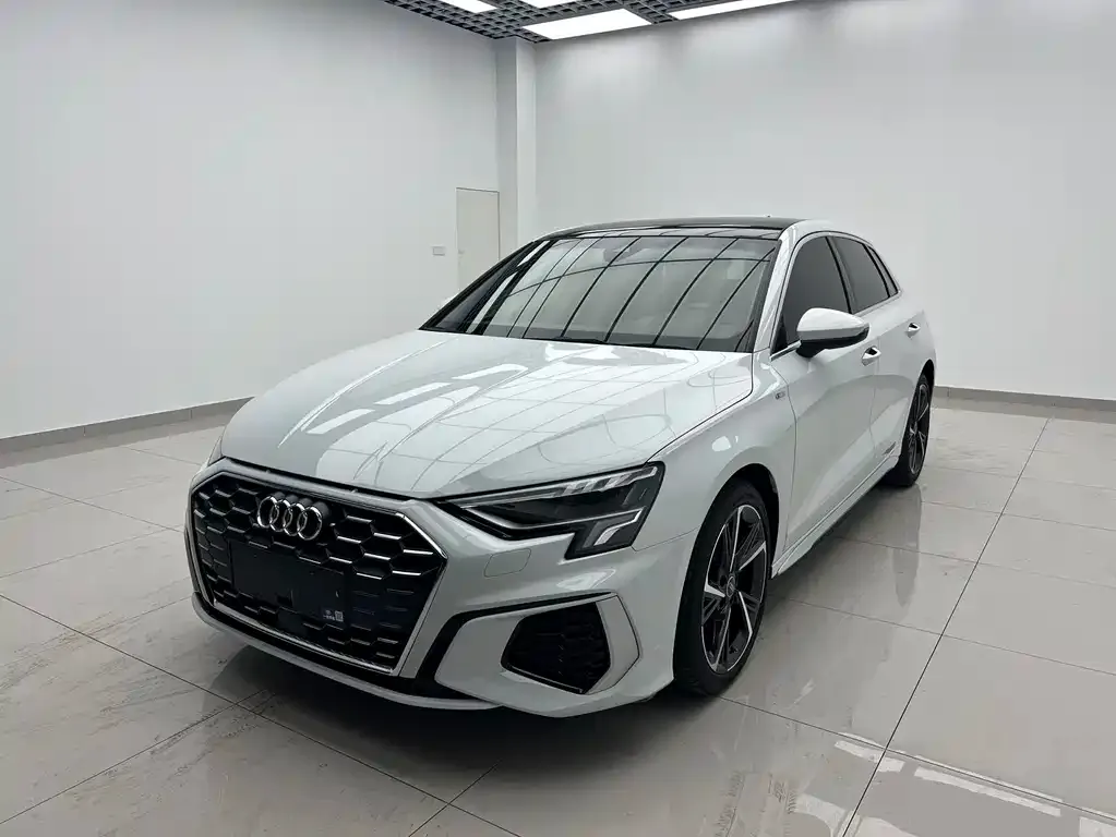 Audi A3 — фото 1