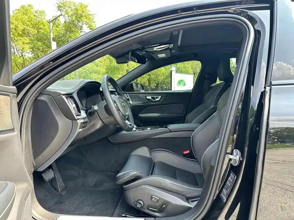 Volvo S60 PHEV 2023 из CN, фото 8