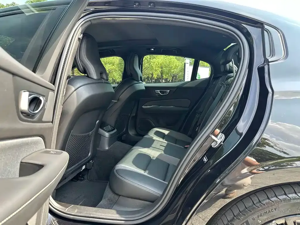 Volvo S60 PHEV 2023 из CN, фото 6