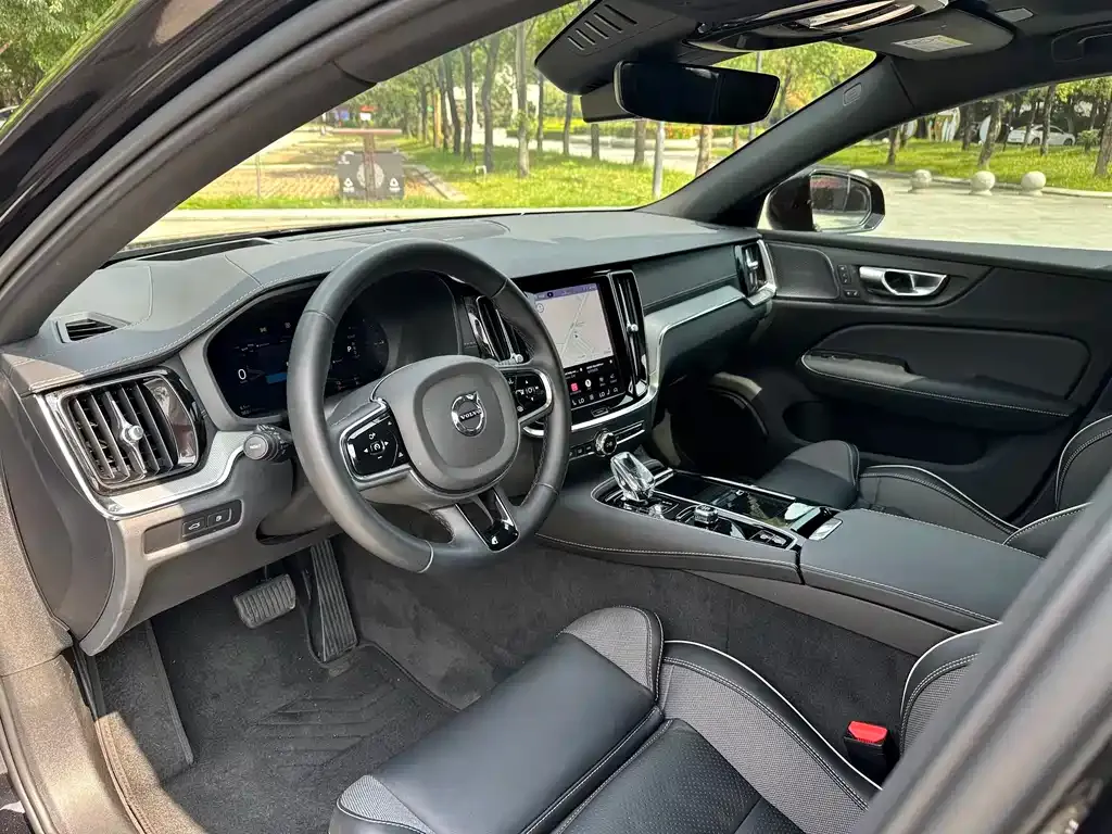 Volvo S60 PHEV 2023 из CN, фото 7