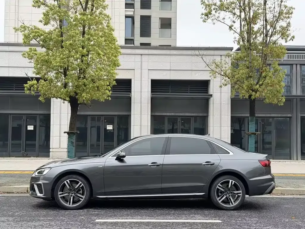 Audi A4L — фото 2