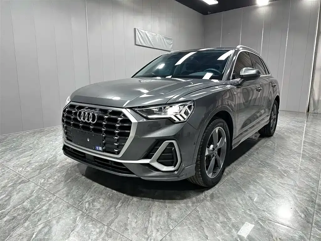 Audi Q3 — фото 1