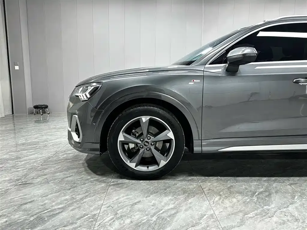 Audi Q3 — фото 8