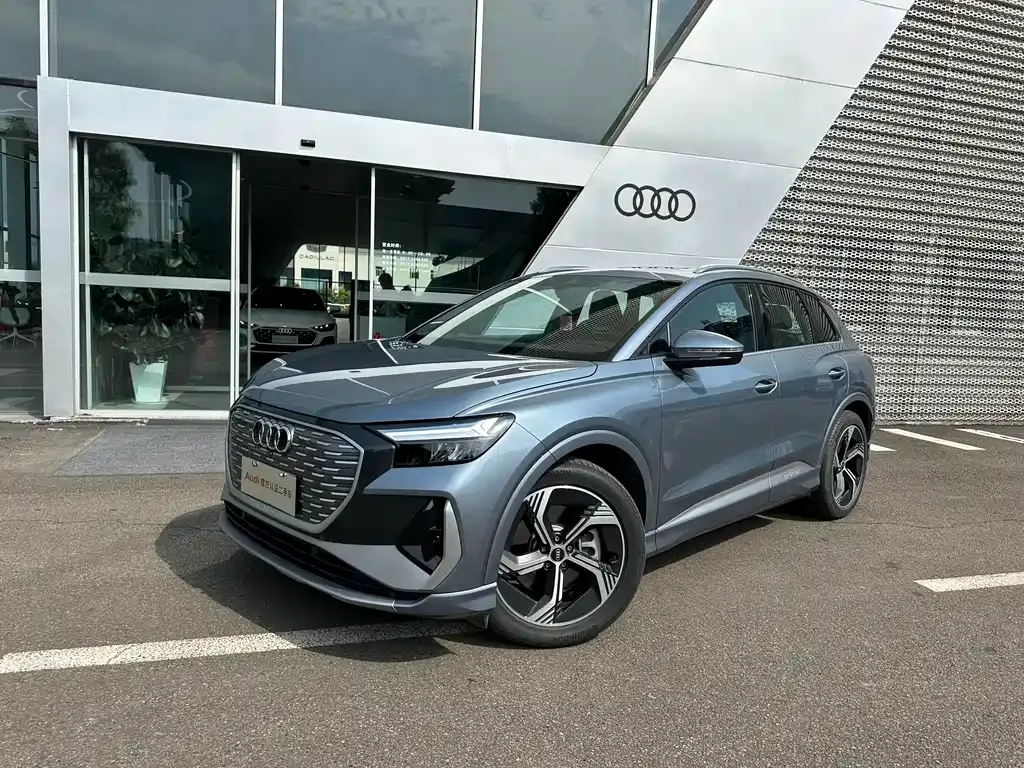 Audi Q4 e-tron — фото 1