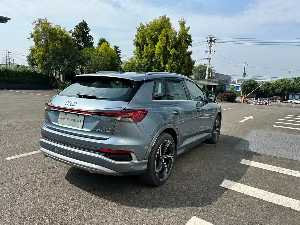 Audi Q4 e-tron — фото 2
