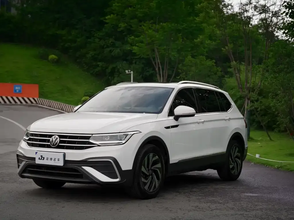 Volkswagen Tiguan L — фото 1