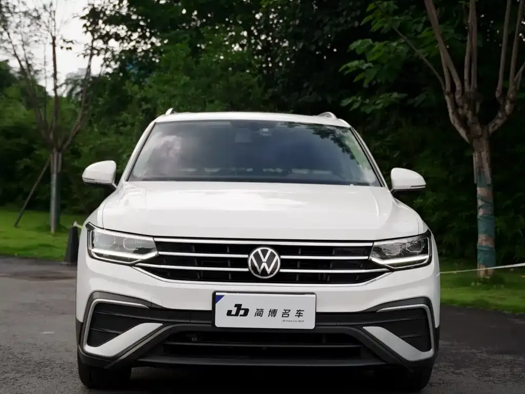 Volkswagen Tiguan L — фото 9
