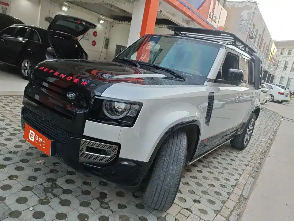 Land Rover Defender — фото 1