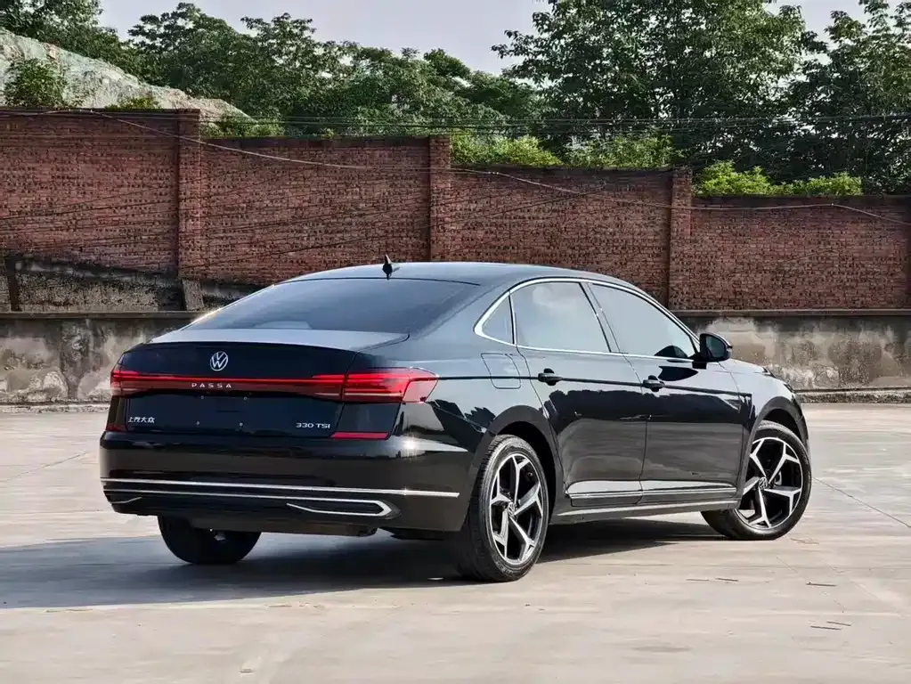 Volkswagen Passat — фото 5