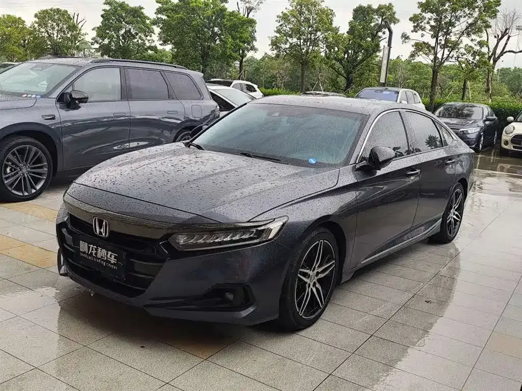 Honda Accord — фото 1